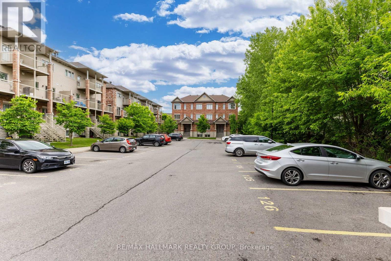 648 Danaca Private, Ottawa, Ontario  K1K 2V7 - Photo 33 - X12209334