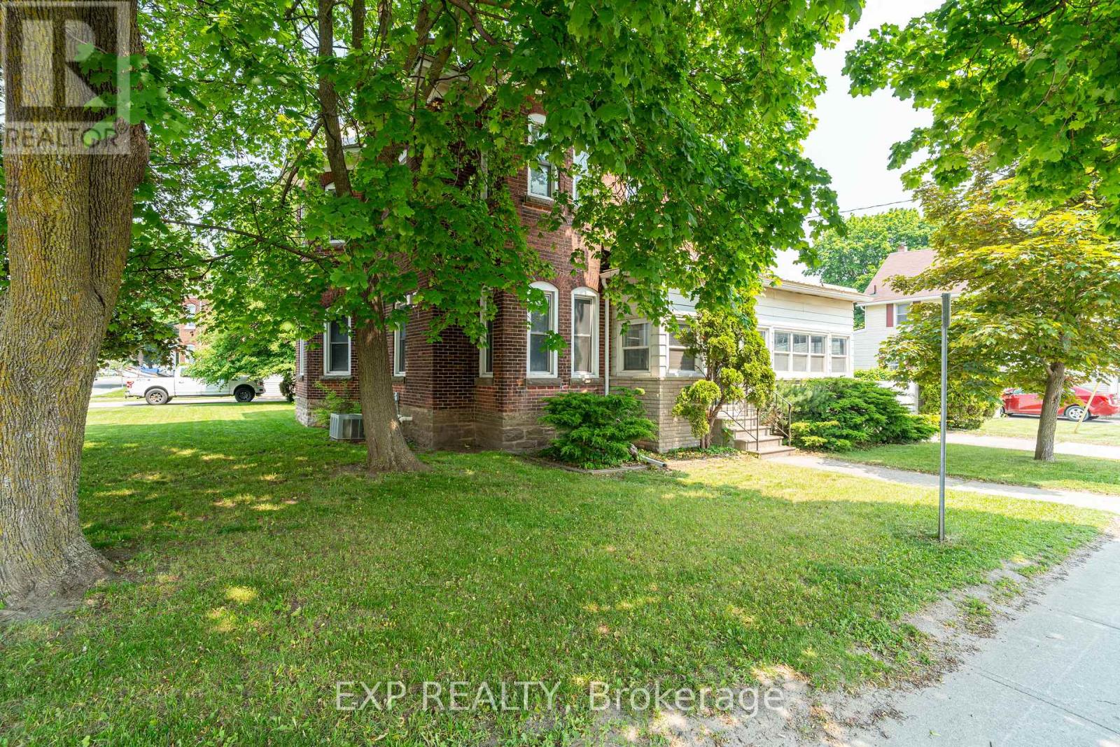 53 Elmsley Street N, Smiths Falls, Ontario  K7A 2G8 - Photo 2 - X12209352