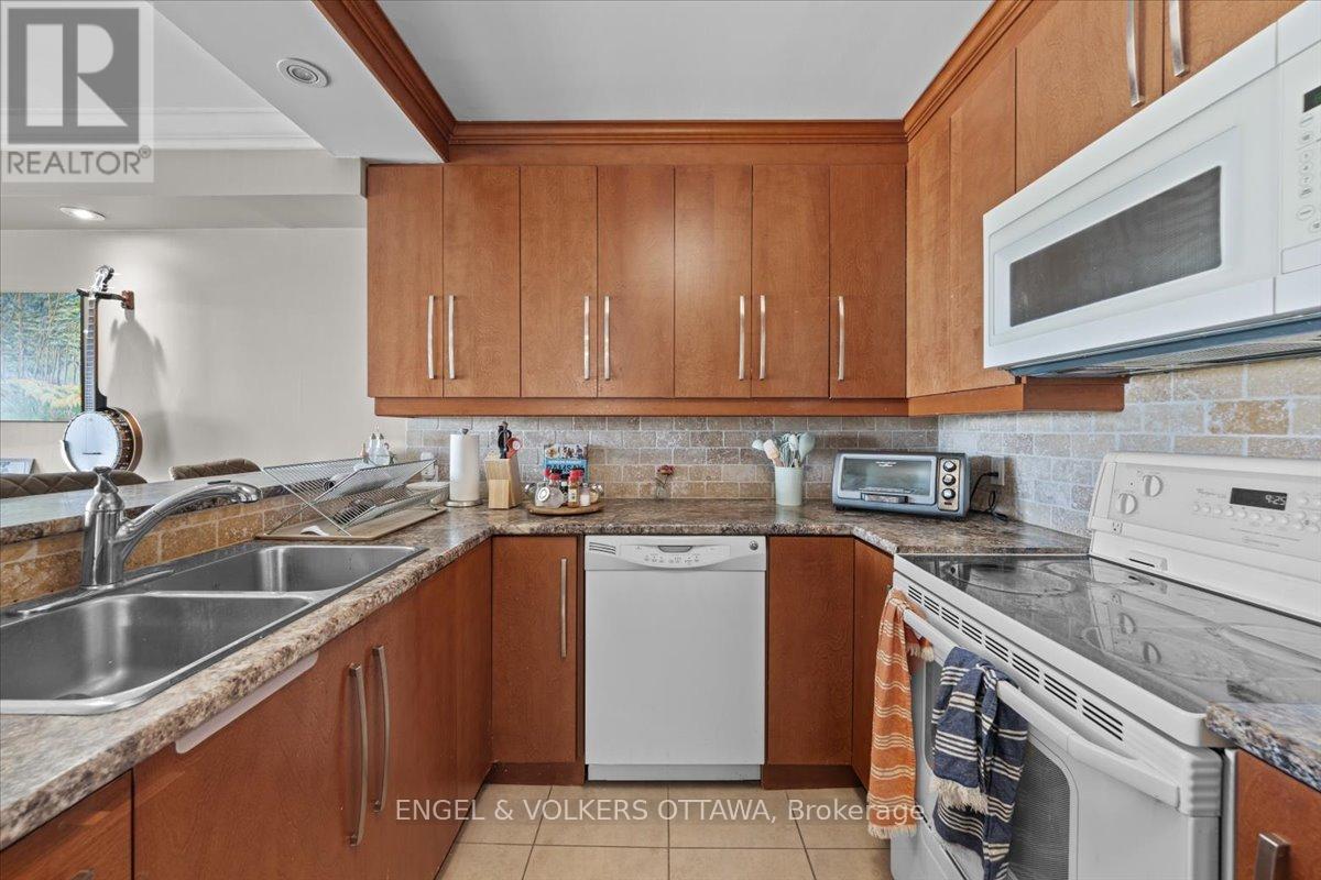 908 - 158a Mcarthur Avenue E, Ottawa, Ontario  K1L 7E7 - Photo 5 - X12209527
