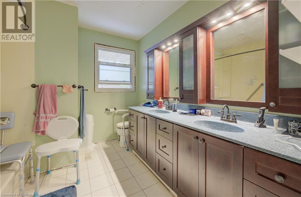 187 Northlake Drive, Waterloo, Ontario  N2V 1B7 - Photo 16 - 40738050