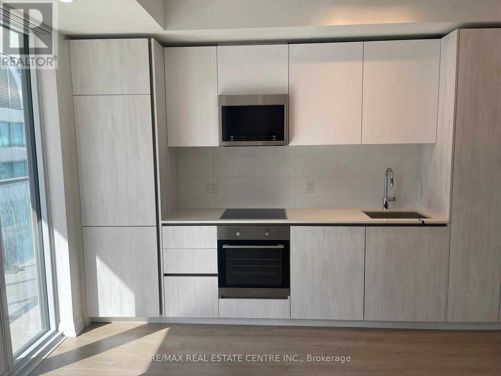 2311 - 8 Widmer Street, Toronto, Ontario  M5V 0W6 - Photo 2 - C12209251