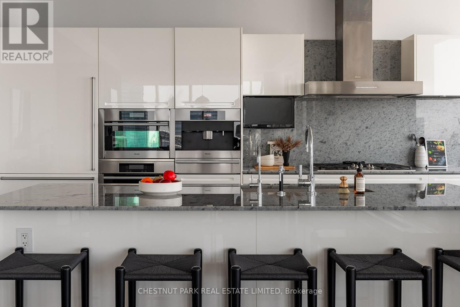 6104 - 180 University Avenue, Toronto (Bay Street Corridor), Ontario  M5H 0A2 - Photo 12 - C12209281