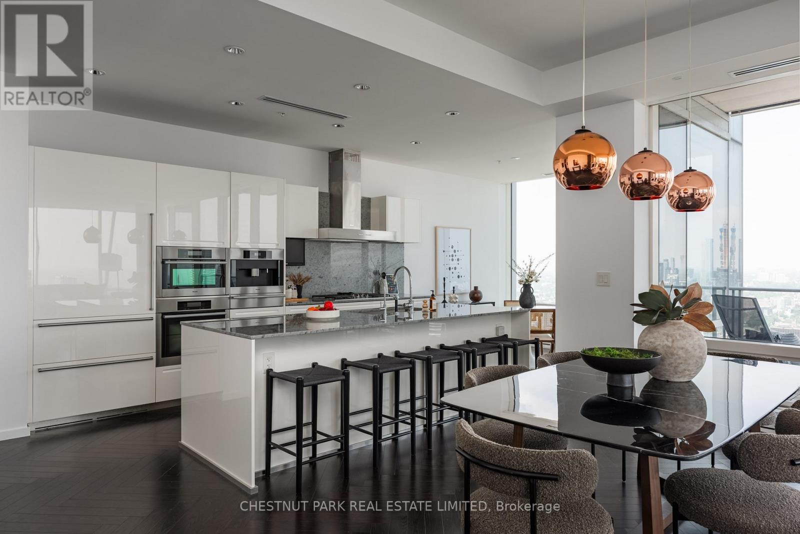 6104 - 180 University Avenue, Toronto (Bay Street Corridor), Ontario  M5H 0A2 - Photo 2 - C12209281
