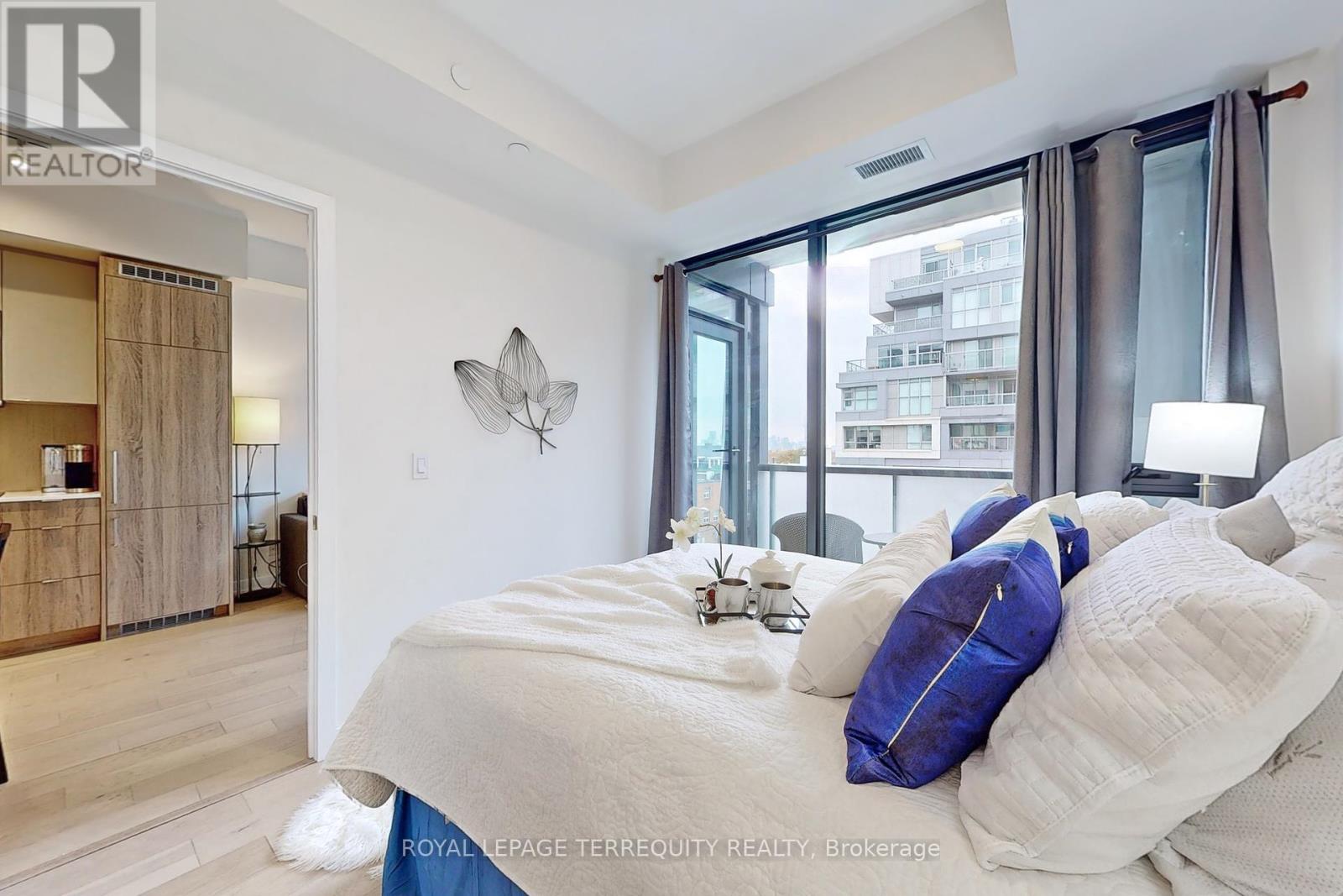 612 - 840 St Clair Avenue W, Toronto, Ontario  M6C 0A4 - Photo 19 - C12209304