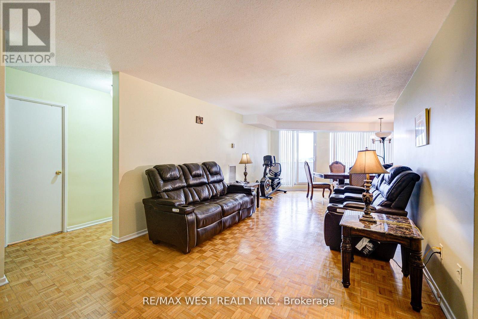 906 - 150 Neptune Drive, Toronto, Ontario  L6R 0T7 - Photo 8 - C12209418