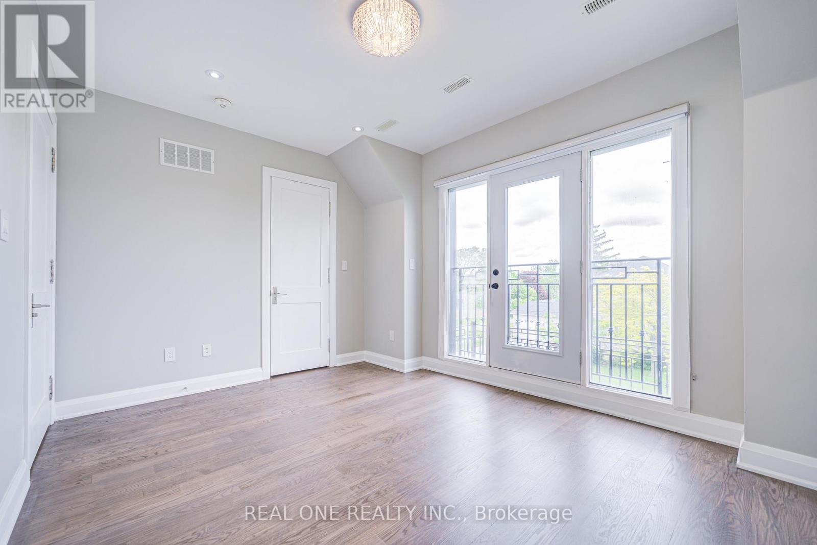 158 Waterloo Avenue, Toronto, Ontario  M3H 3Z1 - Photo 34 - C12209451