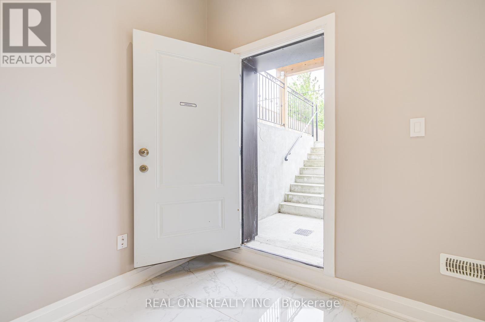 158 Waterloo Avenue, Toronto, Ontario  M3H 3Z1 - Photo 43 - C12209451