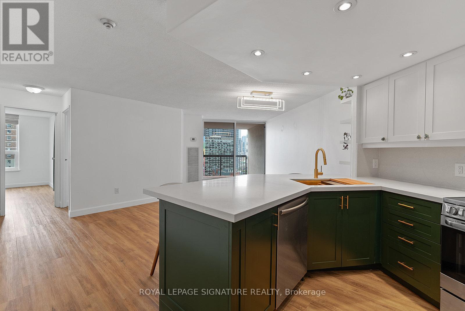 1805 - 77 Maitland Place, Toronto, Ontario  M4Y 2V6 - Photo 5 - C12209511