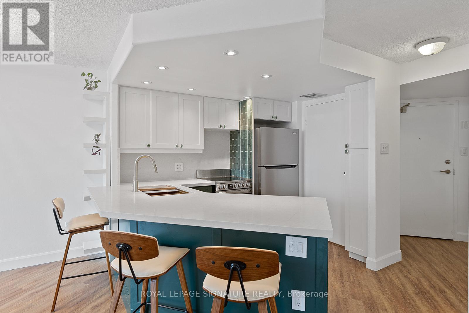1805 - 77 Maitland Place, Toronto, Ontario  M4Y 2V6 - Photo 6 - C12209511