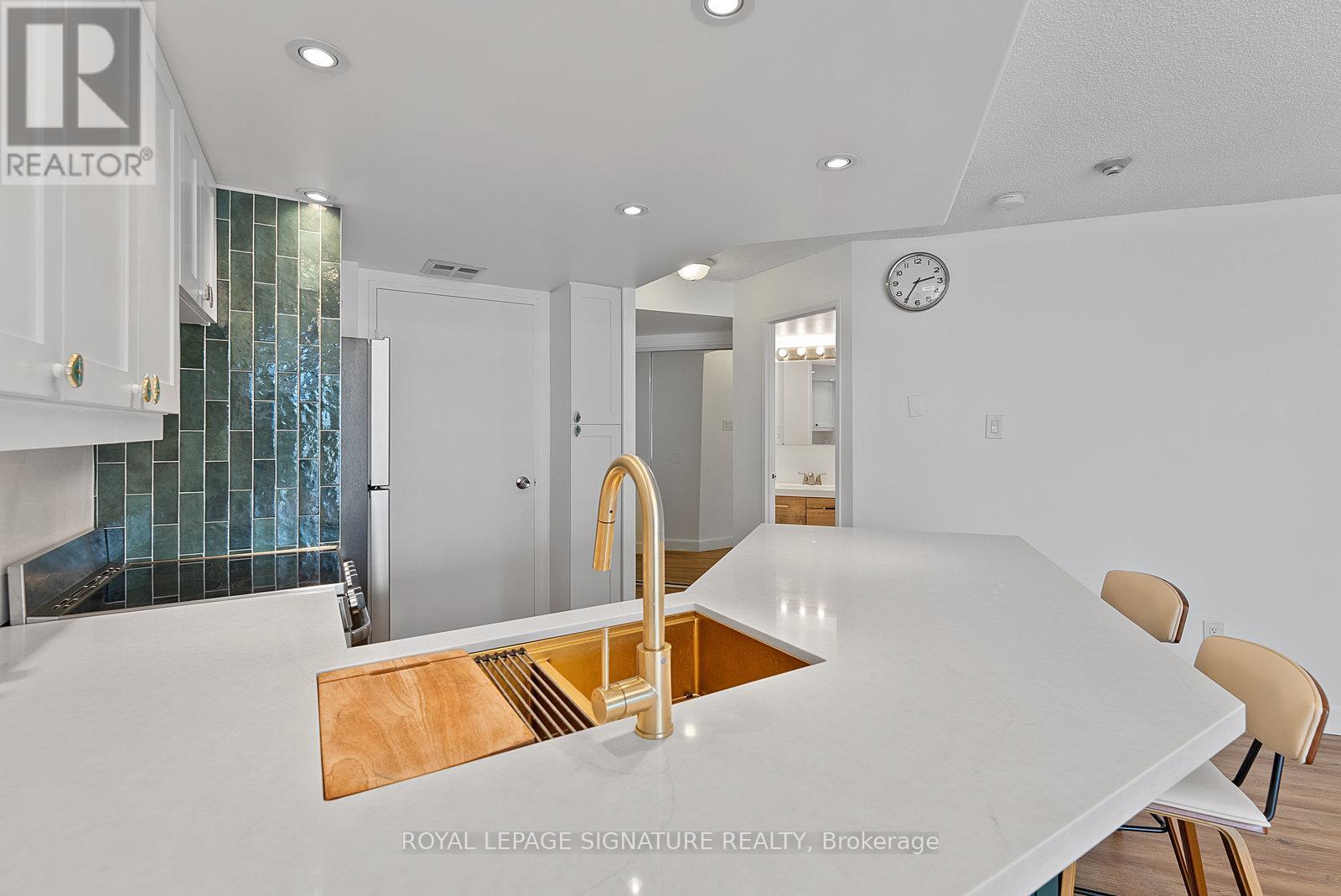 1805 - 77 Maitland Place, Toronto, Ontario  M4Y 2V6 - Photo 8 - C12209511