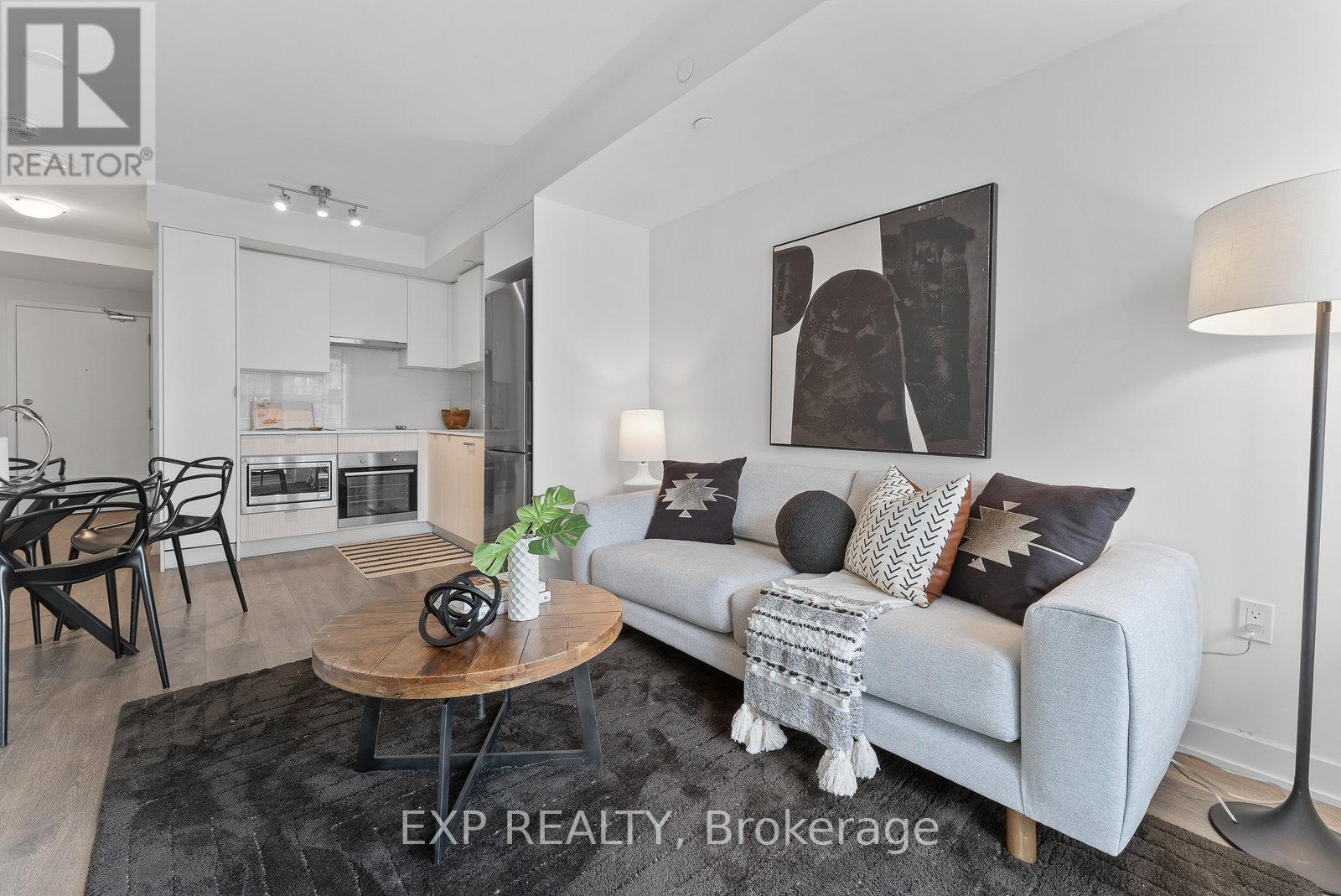 2011 - 99 BROADWAY AVENUE, Toronto, Ontario