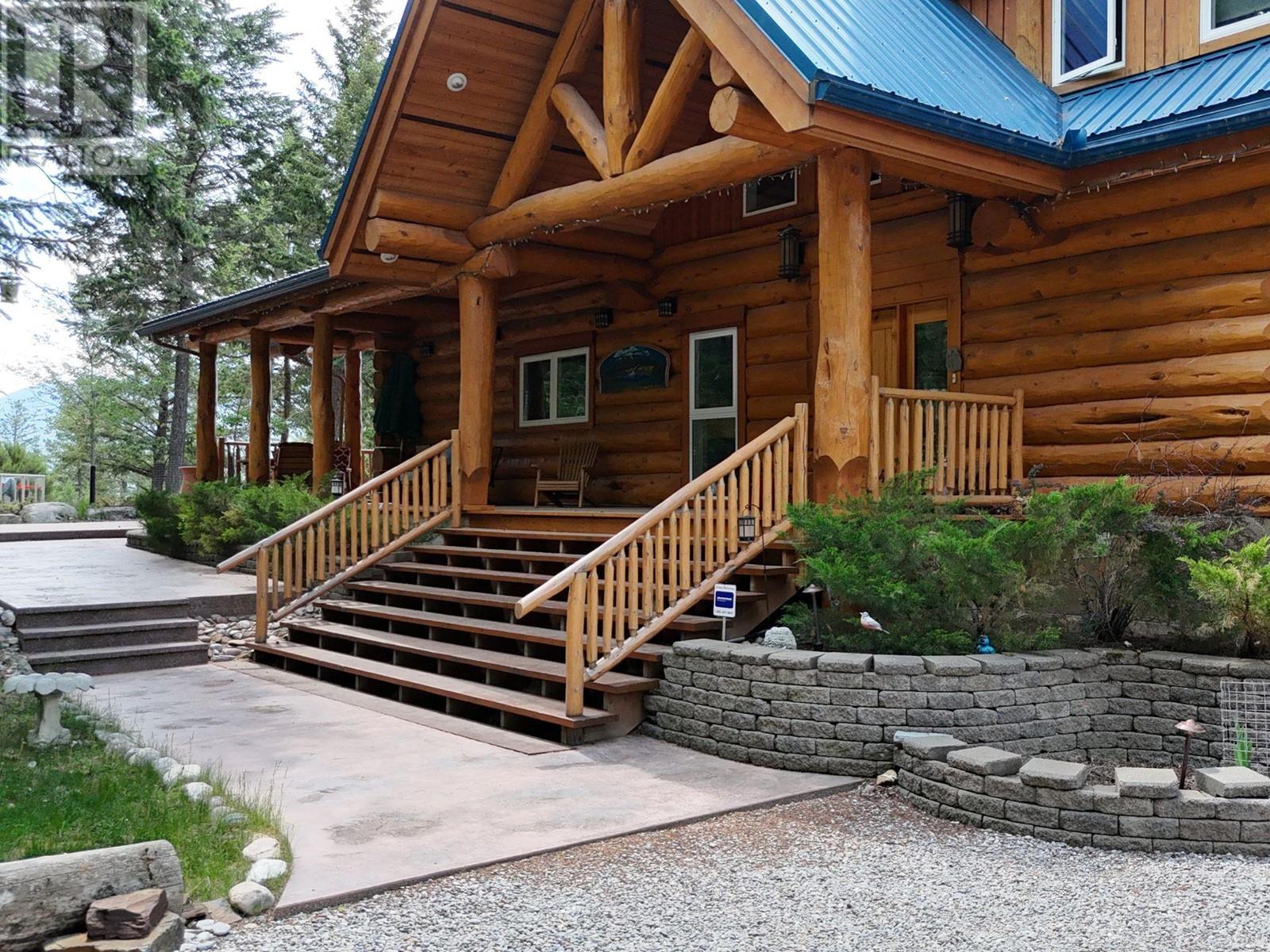 8403 Bighorn Sheep Lane, Canal Flats, British Columbia  V0B 1B0 - Photo 3 - 10348875