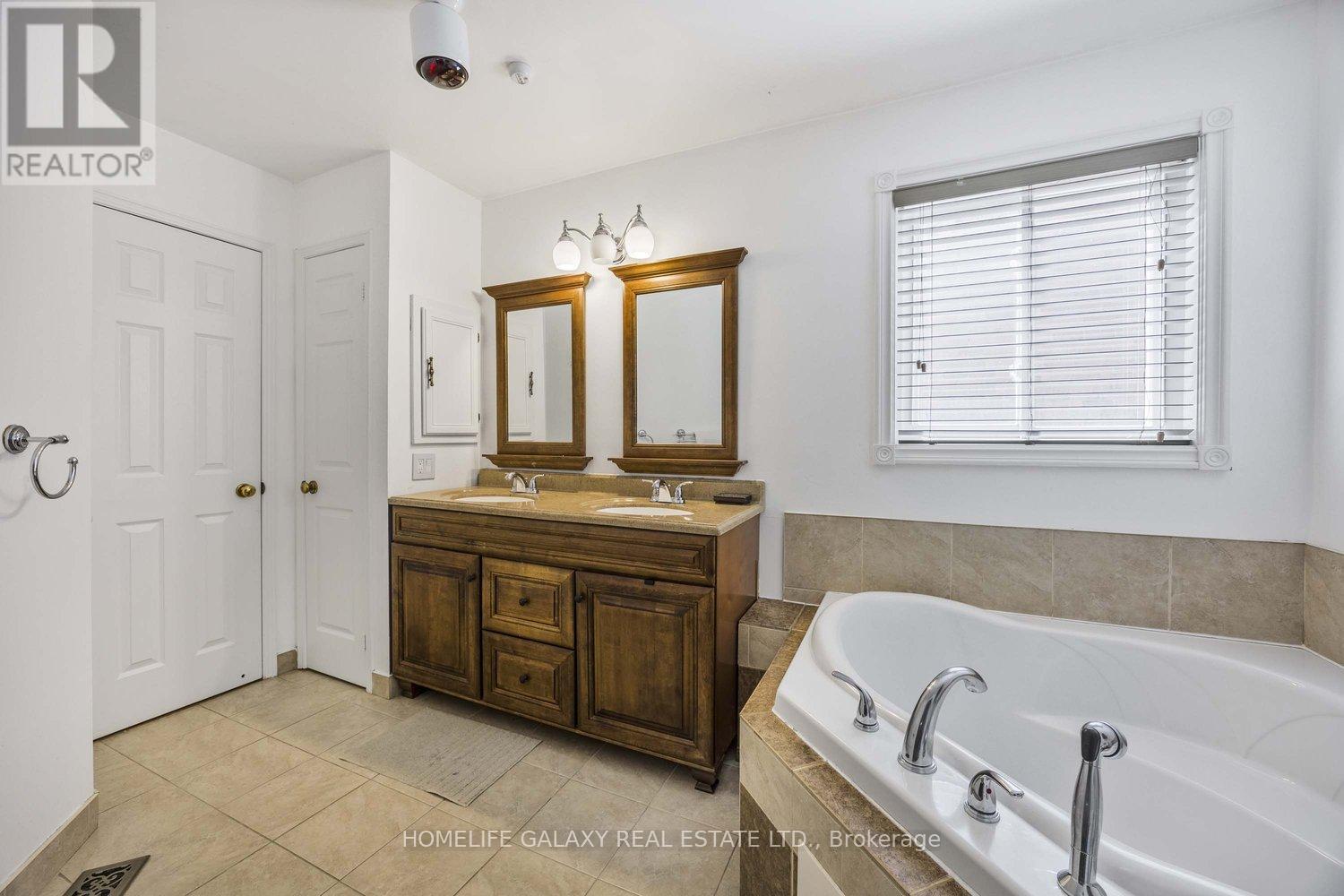 592 Maitland Drive, Pickering, Ontario  L1W 3T6 - Photo 25 - E12209230