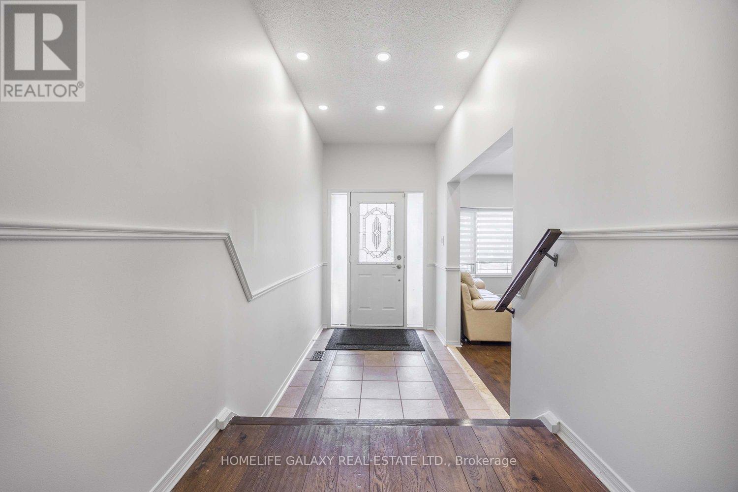 592 Maitland Drive, Pickering, Ontario  L1W 3T6 - Photo 4 - E12209230