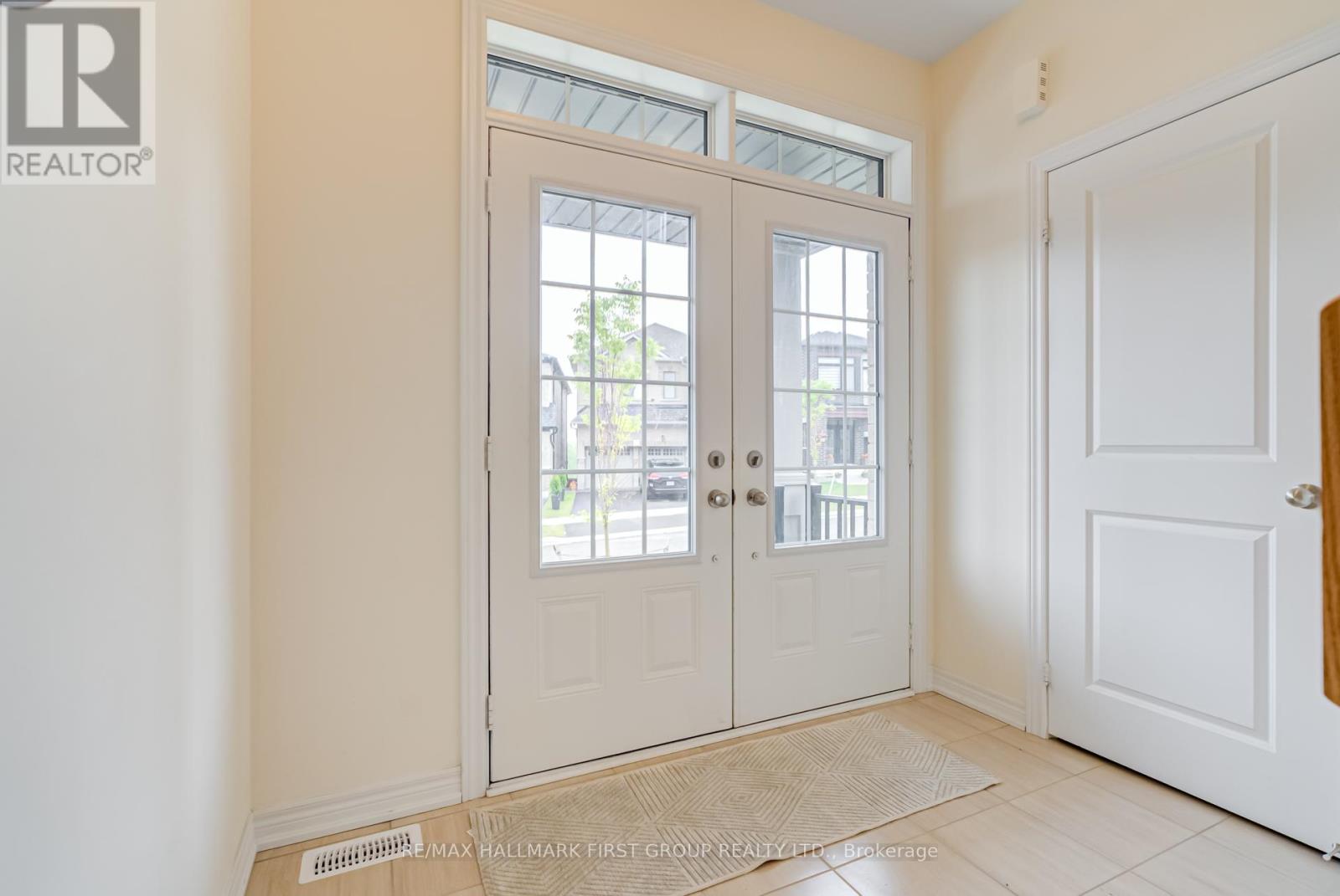1206 Chateau Court, Pickering, Ontario  L1X 0M1 - Photo 3 - E12209255