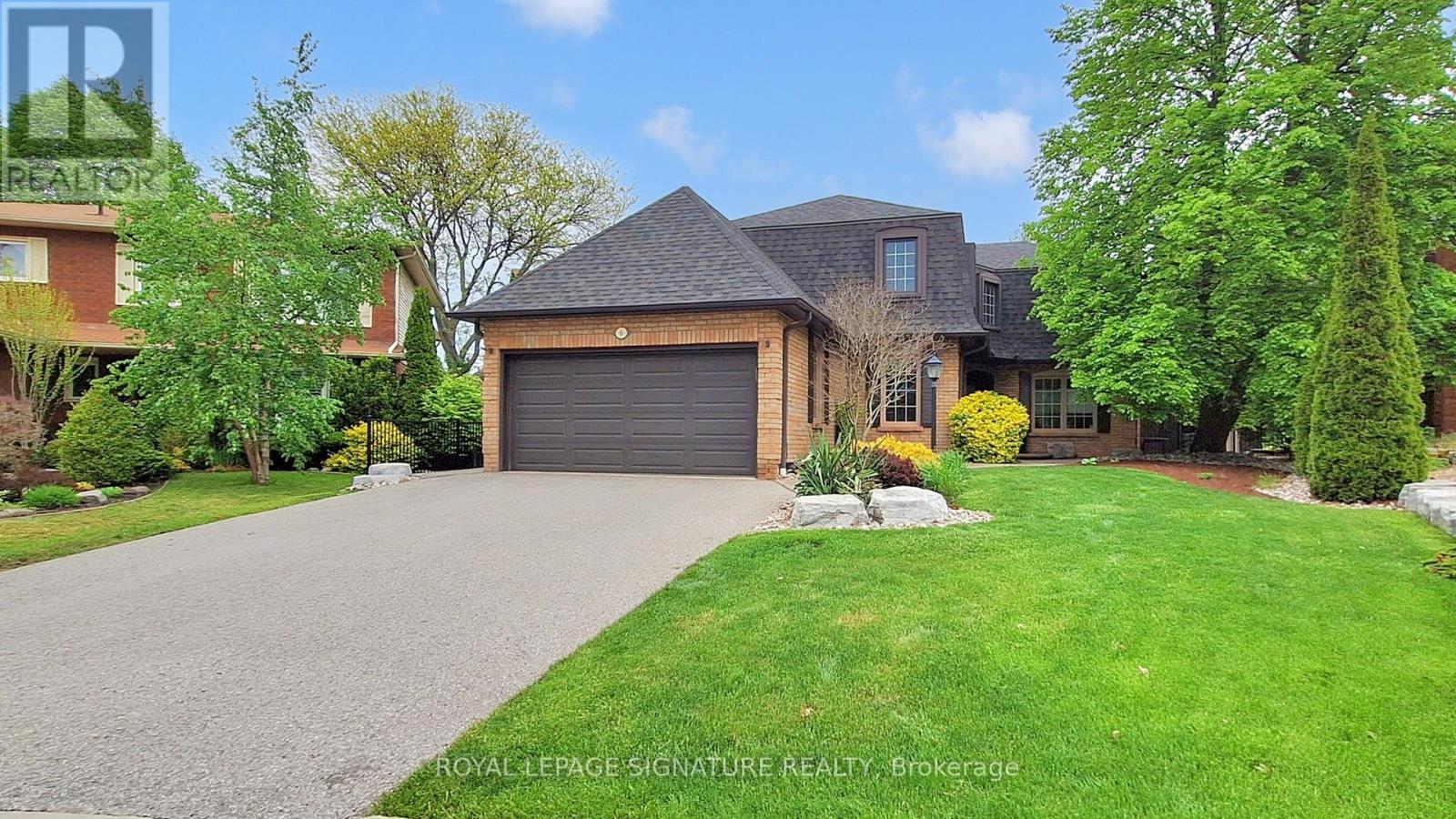 6 HARLOWE COURT, Whitby, Ontario