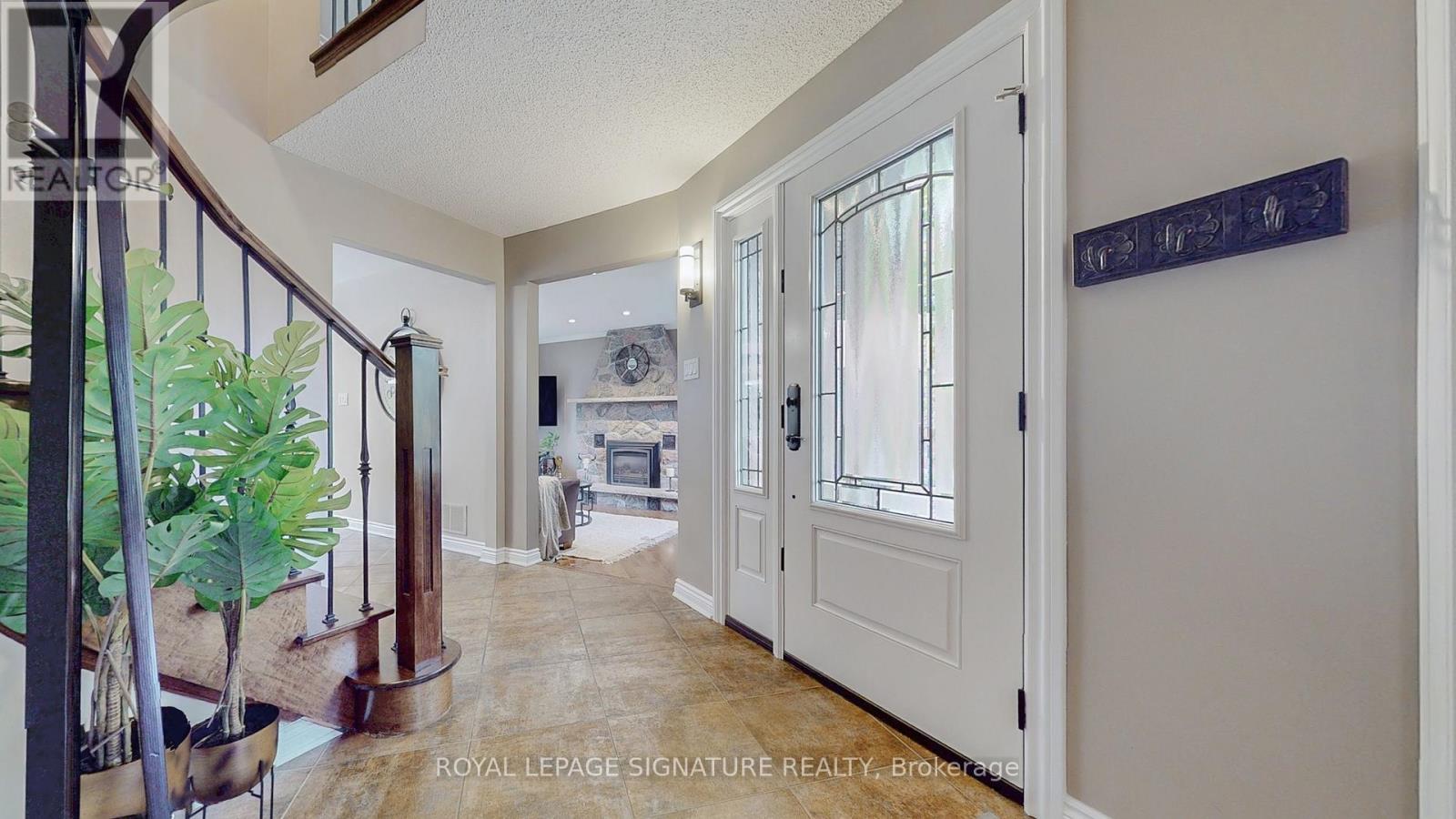 6 Harlowe Court, Whitby, Ontario  L1N 6V3 - Photo 3 - E12209385