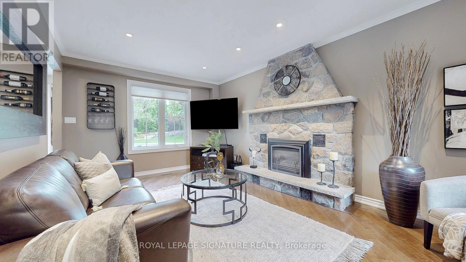 6 Harlowe Court, Whitby, Ontario  L1N 6V3 - Photo 4 - E12209385