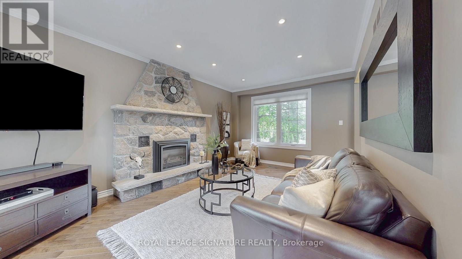 6 Harlowe Court, Whitby, Ontario  L1N 6V3 - Photo 5 - E12209385