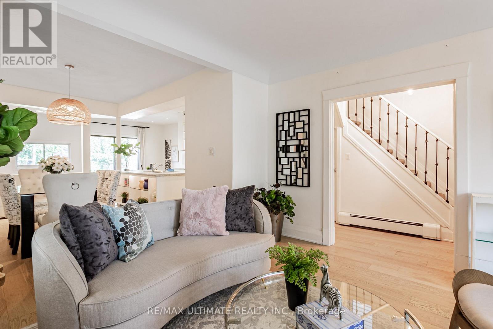 275 Kenilworth Avenue, Toronto, Ontario  M4L 3S9 - Photo 13 - E12209427