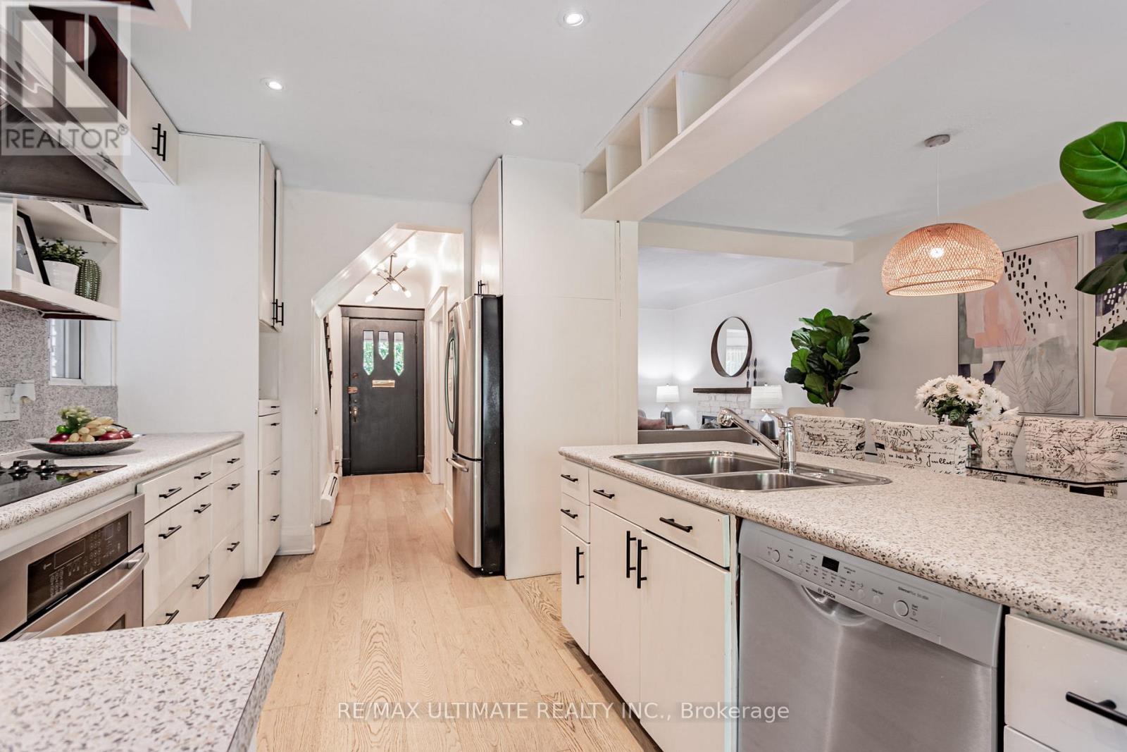 275 Kenilworth Avenue, Toronto, Ontario  M4L 3S9 - Photo 24 - E12209427