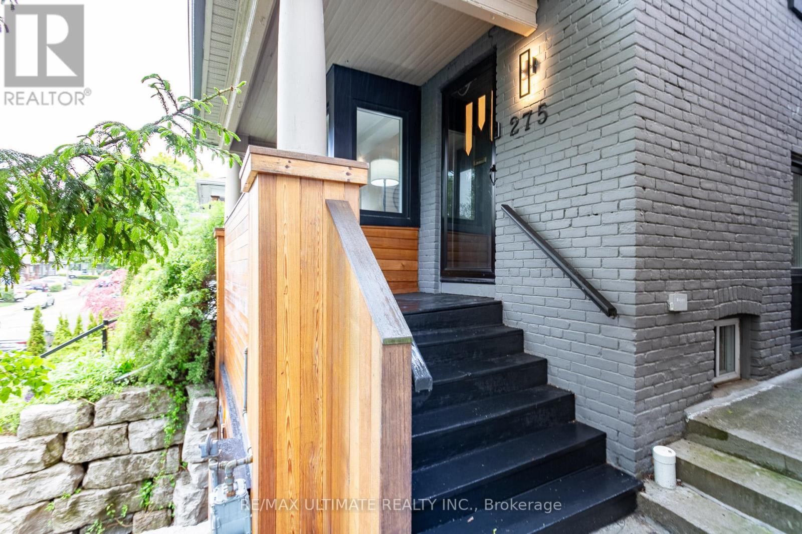 275 Kenilworth Avenue, Toronto, Ontario  M4L 3S9 - Photo 3 - E12209427