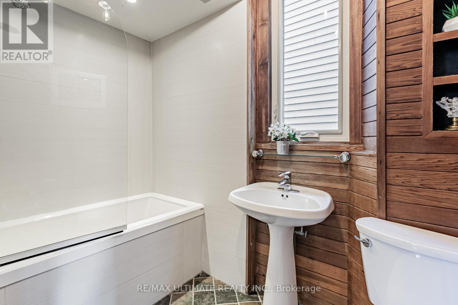 275 Kenilworth Avenue, Toronto, Ontario  M4L 3S9 - Photo 39 - E12209427