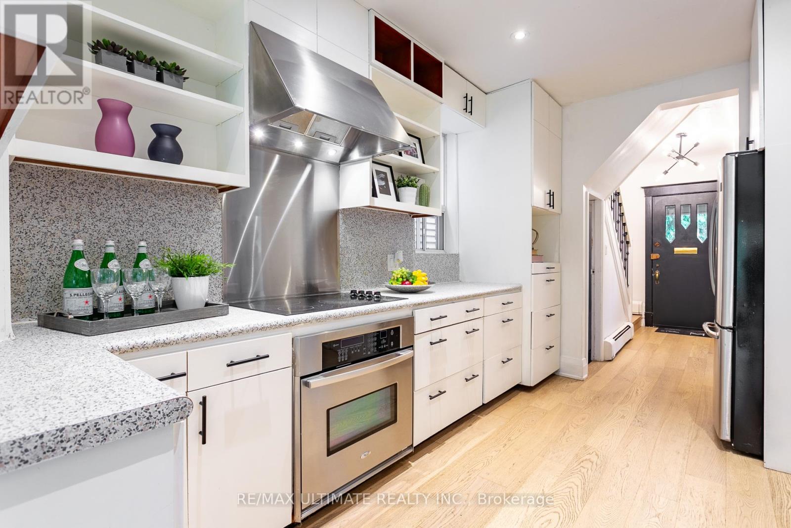 275 Kenilworth Avenue, Toronto, Ontario  M4L 3S9 - Photo 6 - E12209427