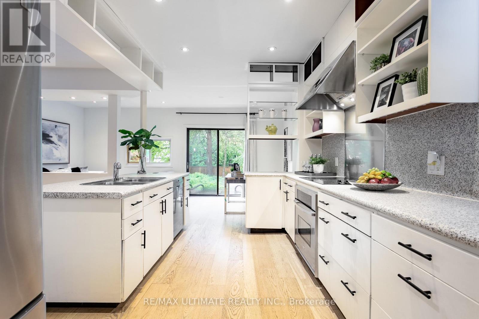 275 Kenilworth Avenue, Toronto, Ontario  M4L 3S9 - Photo 7 - E12209427