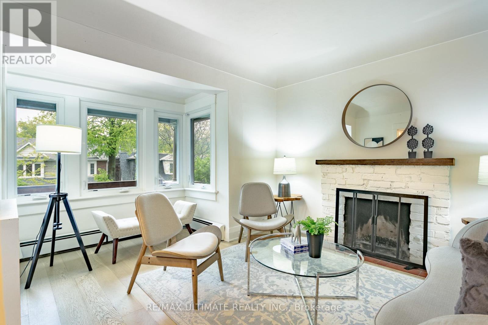 275 Kenilworth Avenue, Toronto, Ontario  M4L 3S9 - Photo 8 - E12209427