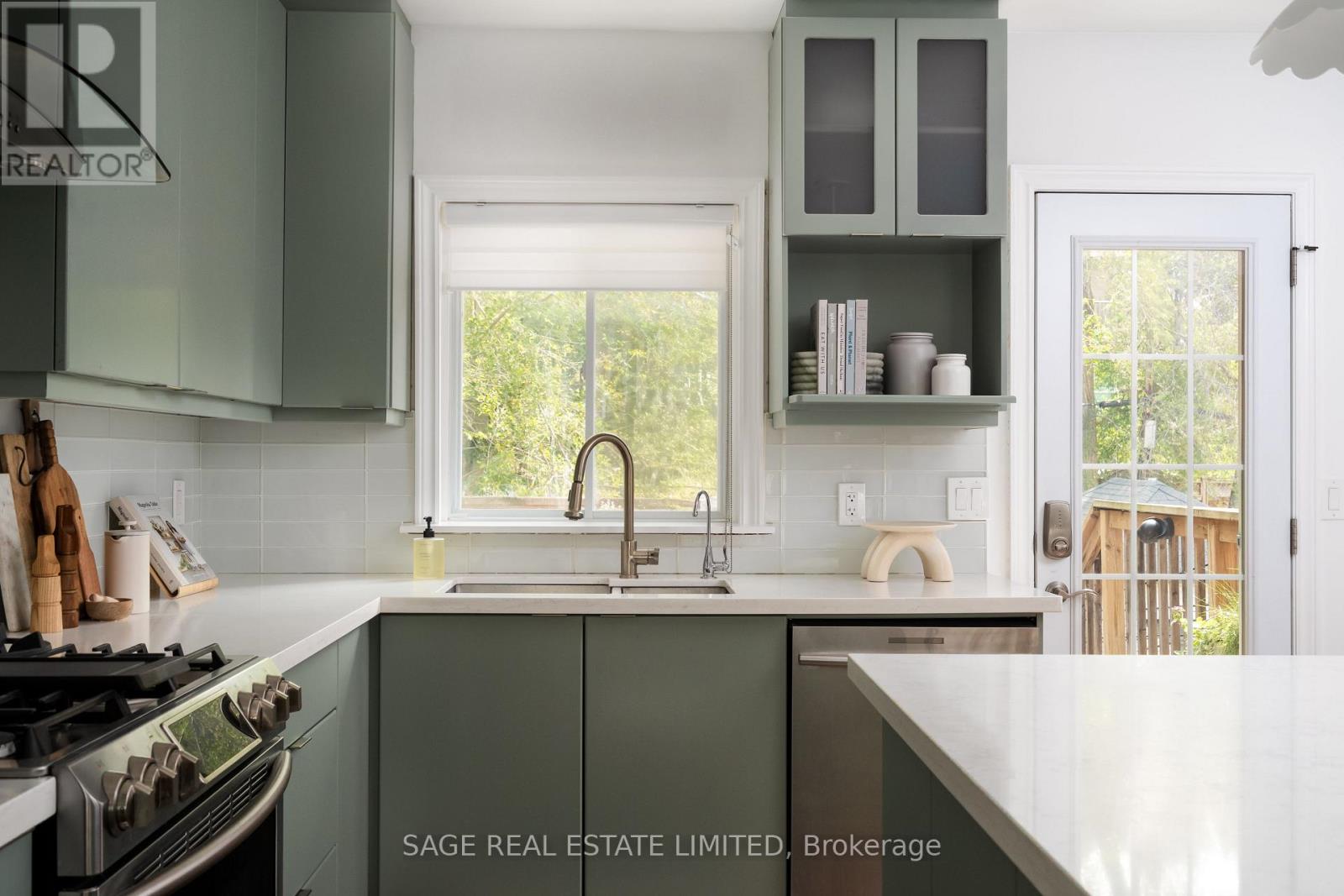 387 Jones Avenue, Toronto (Blake-Jones), Ontario  M4J 3G5 - Photo 2 - E12209518
