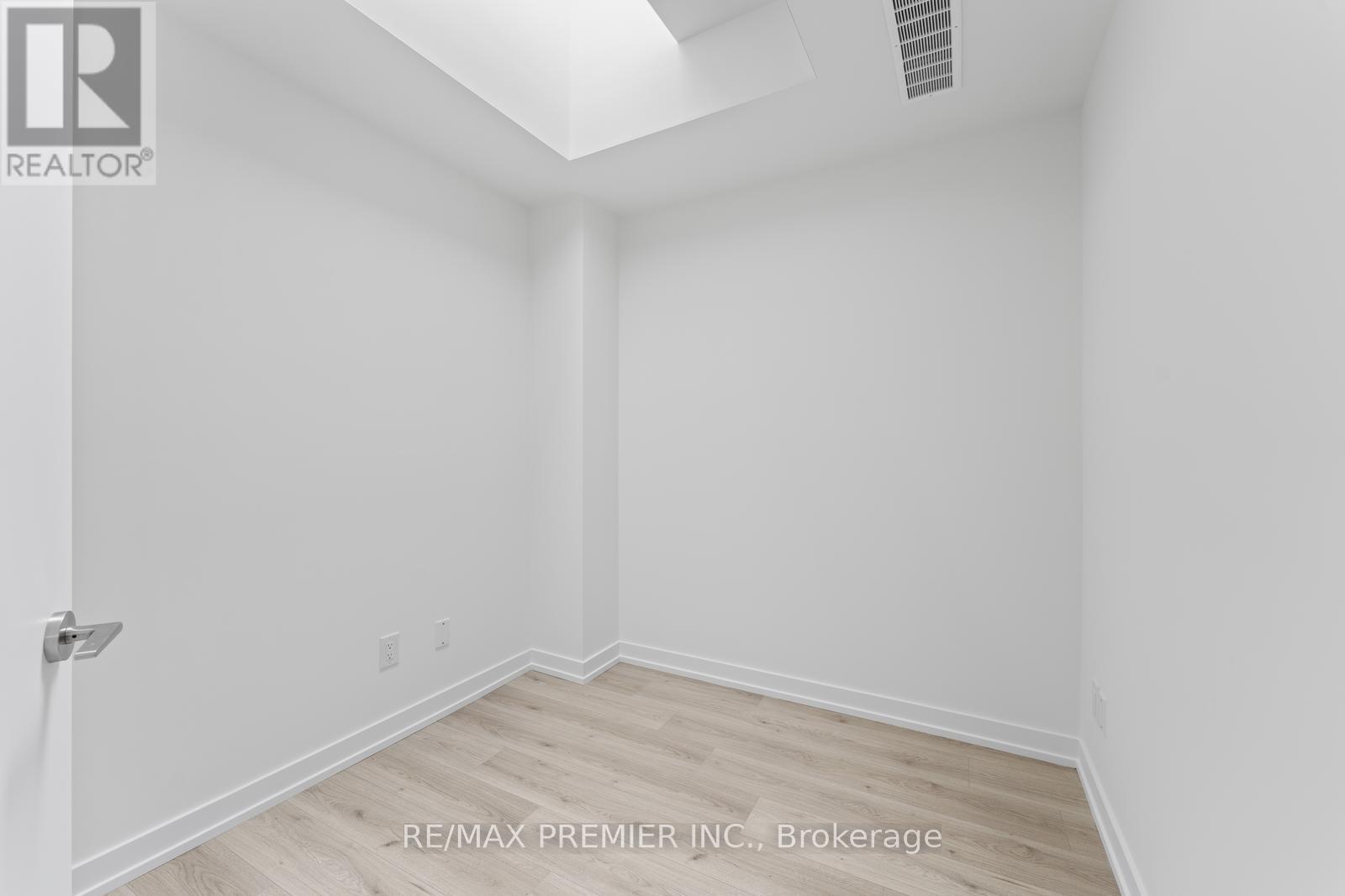 15 - 851 Sheppard Avenue W, Toronto, Ontario  M3H 0G2 - Photo 17 - C12208985