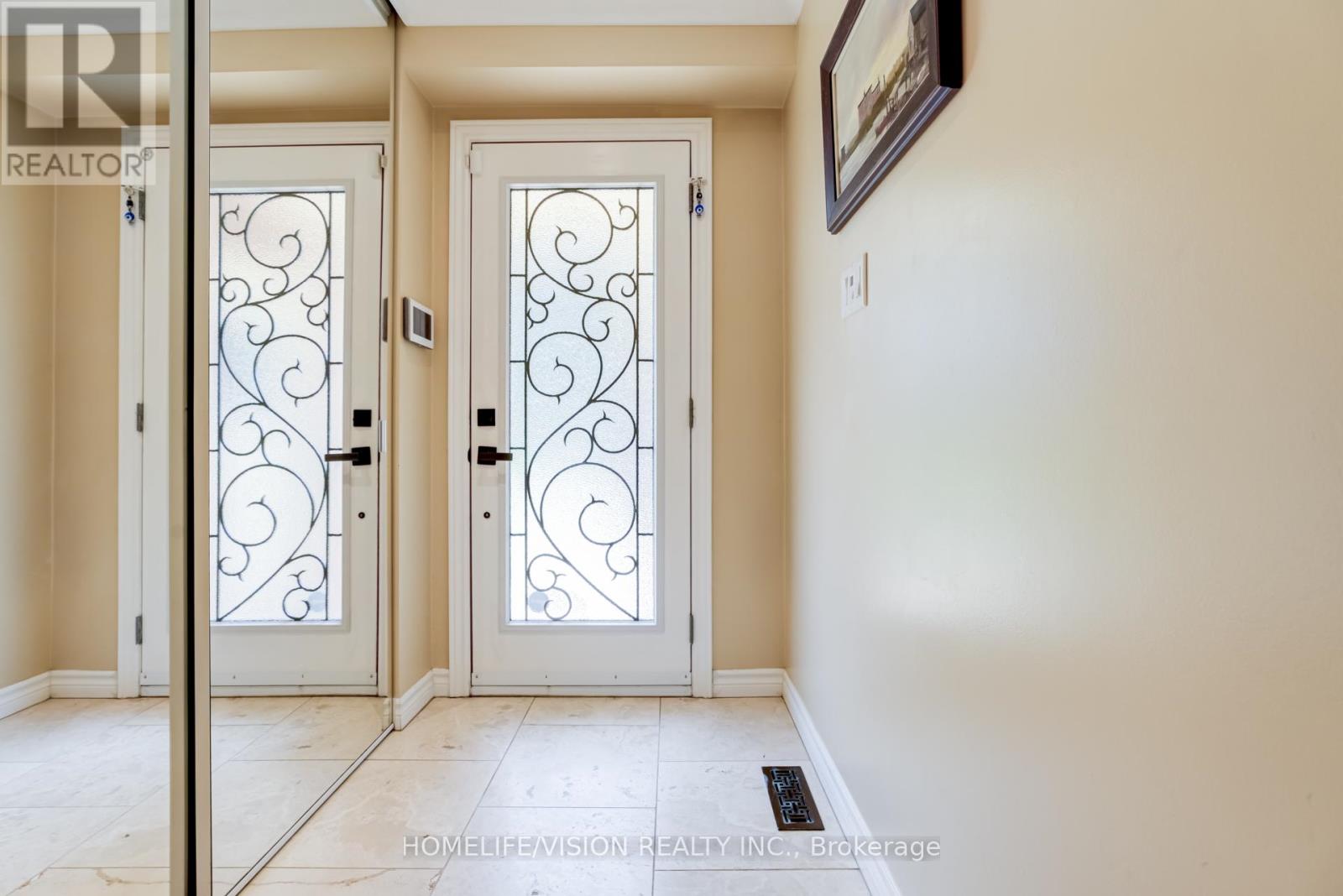 92 Trothen Circle, Markham, Ontario  L3P 4H6 - Photo 4 - N12209260