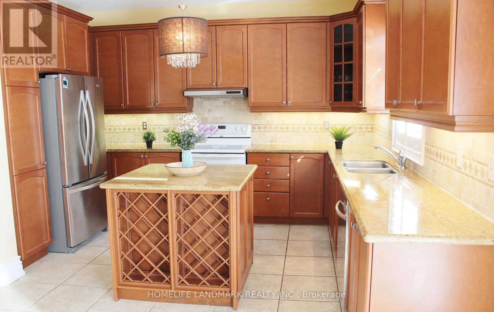 39 Siena Drive, Vaughan, Ontario  L4H 3K2 - Photo 4 - N12209266