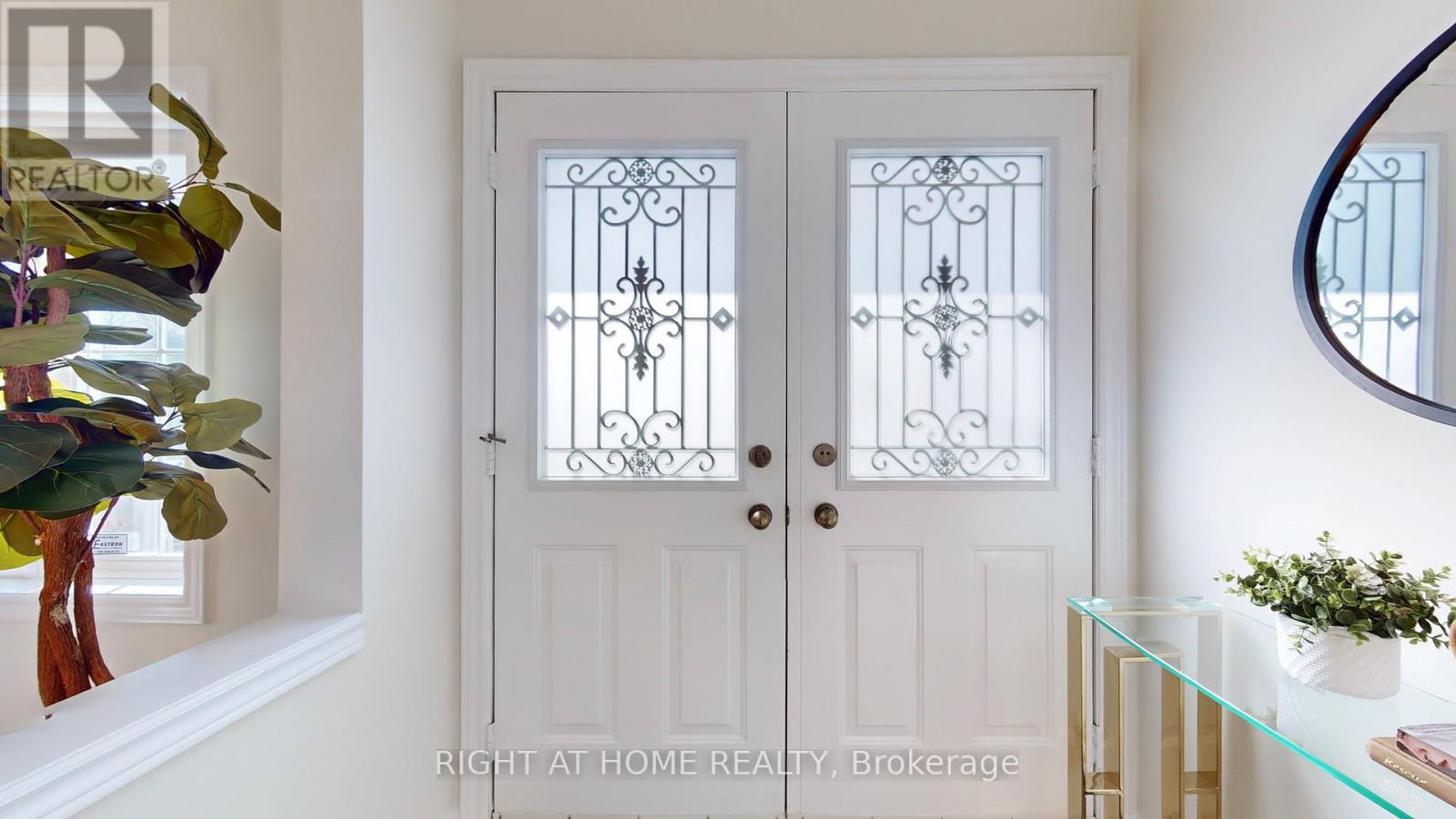 61 Palisade Crescent, Richmond Hill, Ontario  L4S 2H9 - Photo 2 - N12209271