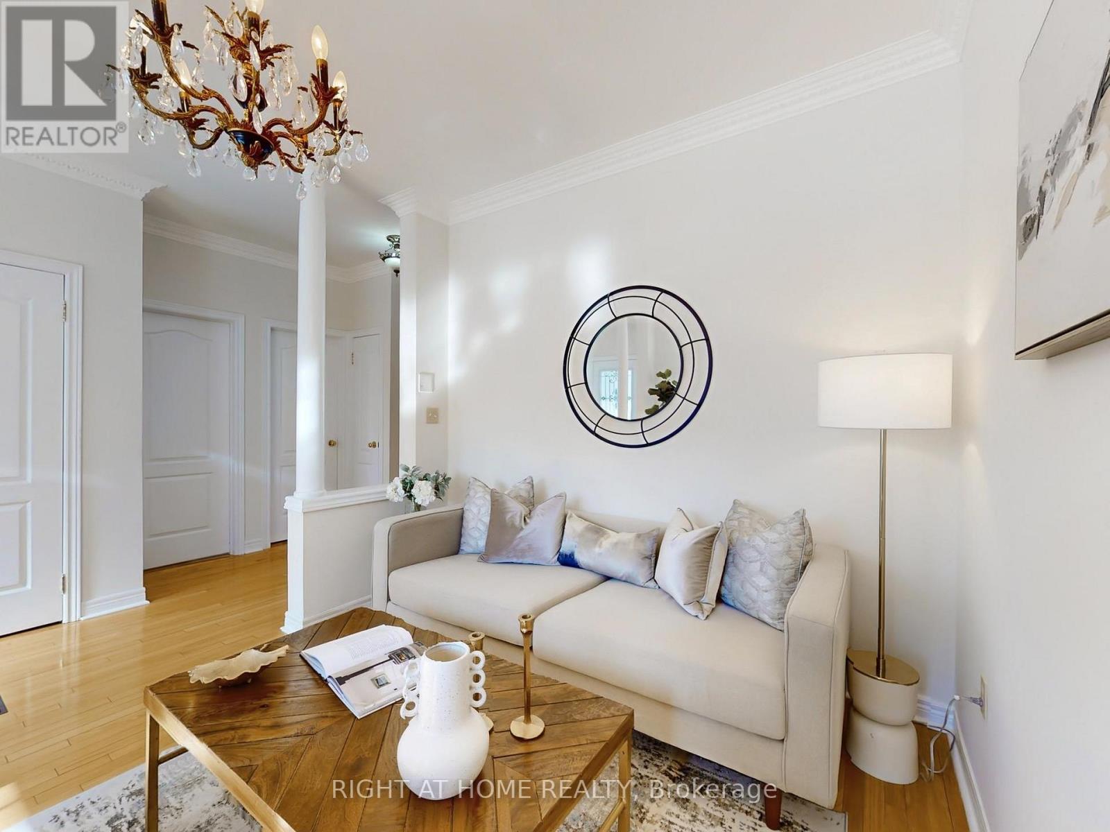 61 Palisade Crescent, Richmond Hill, Ontario  L4S 2H9 - Photo 4 - N12209271