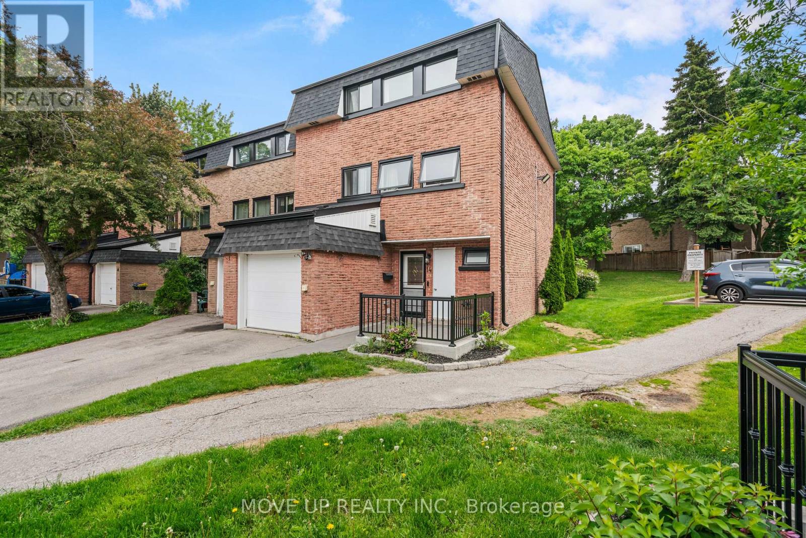 14 Poplar Crescent, Aurora, Ontario  L4G 3L3 - Photo 1 - N12209329