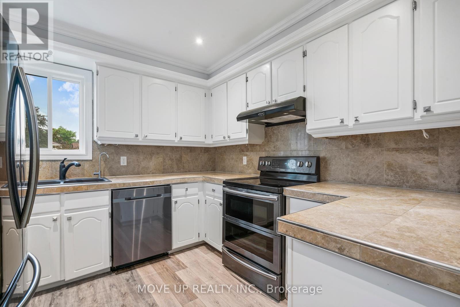 14 Poplar Crescent, Aurora, Ontario  L4G 3L3 - Photo 10 - N12209329