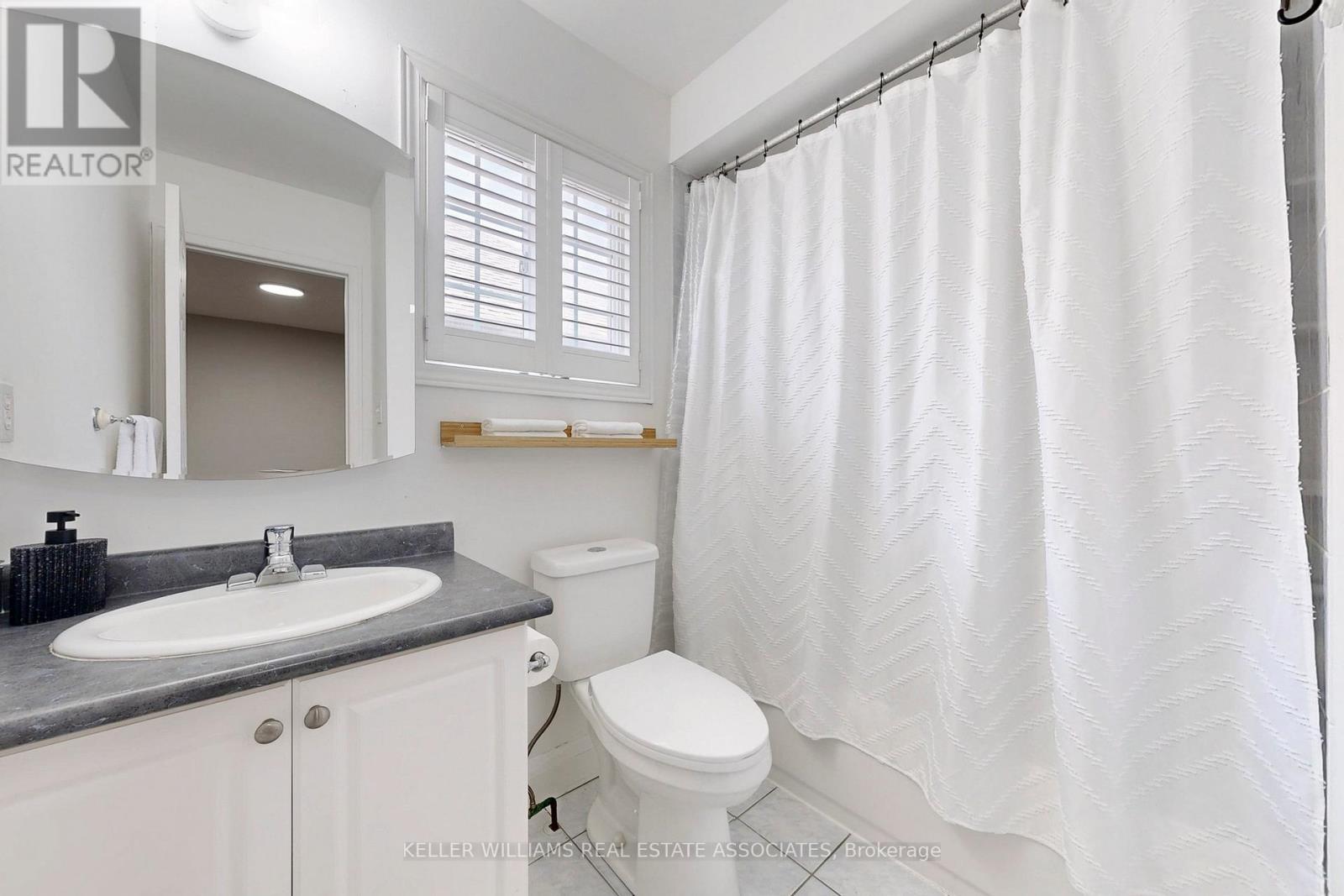 28 Fonteselva Avenue, Vaughan, Ontario  L4H 2S1 - Photo 40 - N12209351