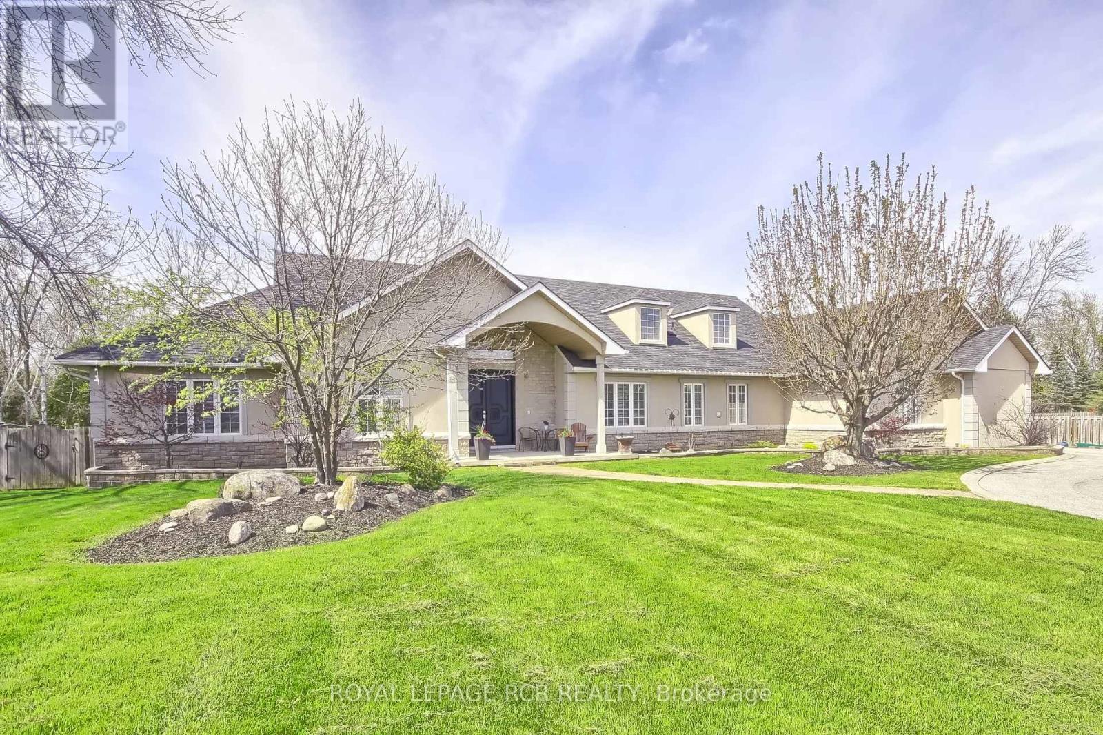 1288 Shore Acres Drive, Innisfil, Ontario  L0L 1R0 - Photo 2 - N12209384