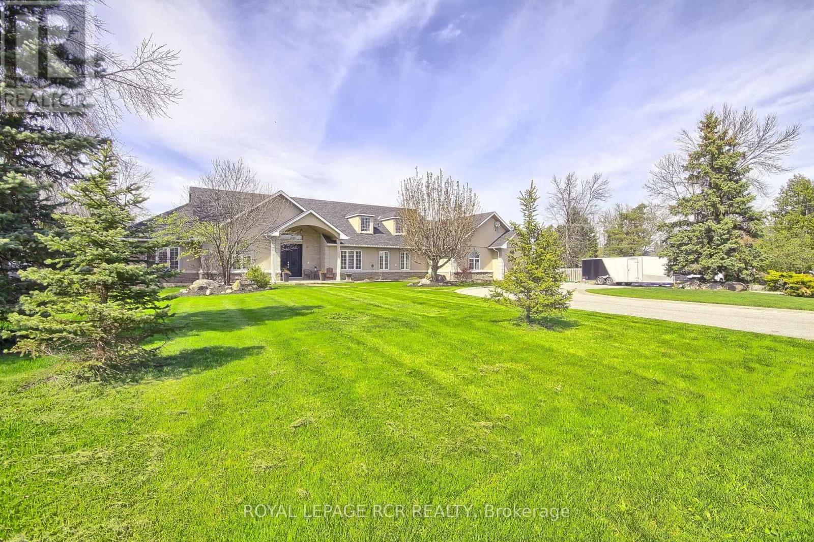 1288 Shore Acres Drive, Innisfil, Ontario  L0L 1R0 - Photo 3 - N12209384