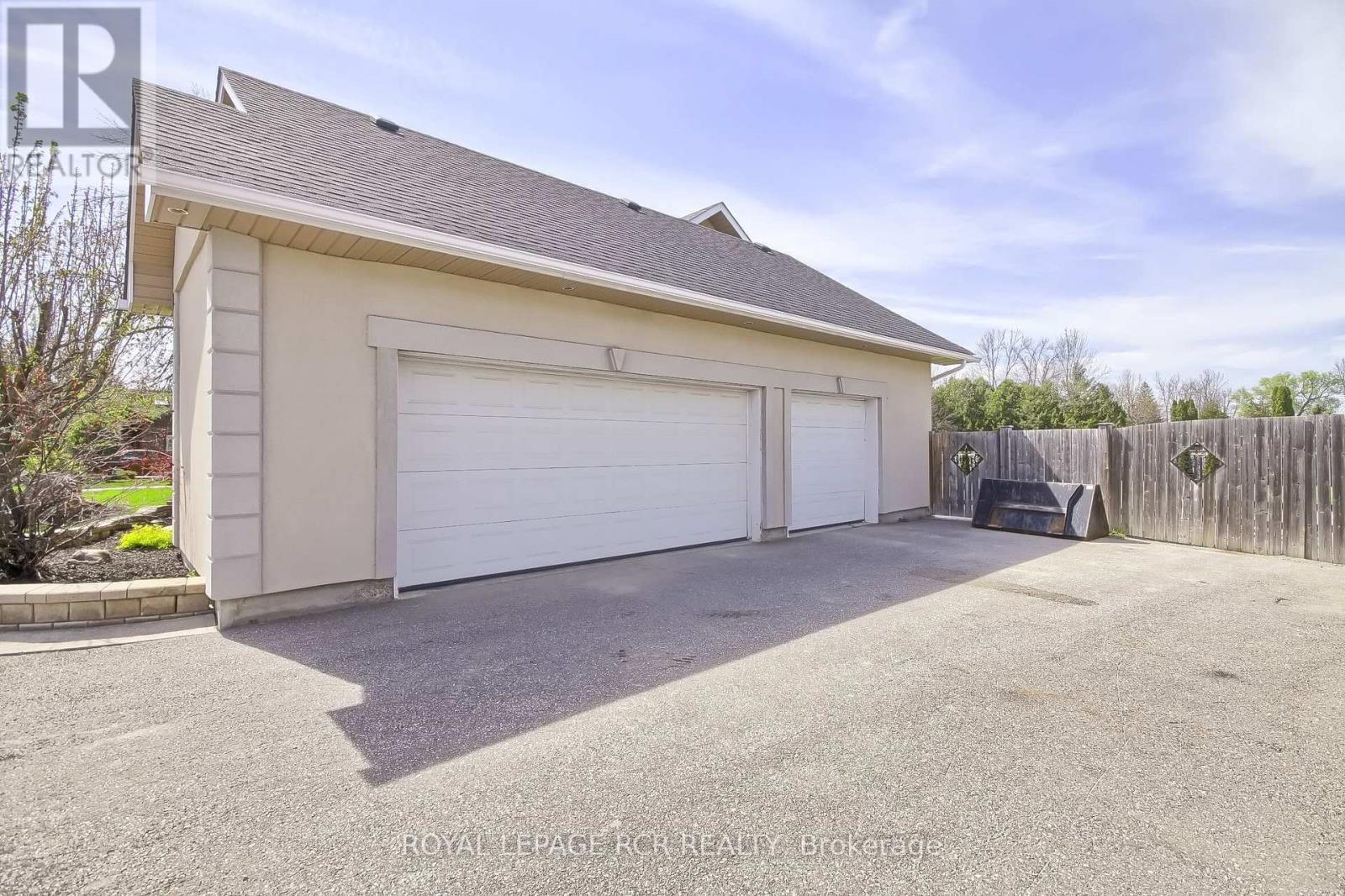 1288 Shore Acres Drive, Innisfil, Ontario  L0L 1R0 - Photo 5 - N12209384
