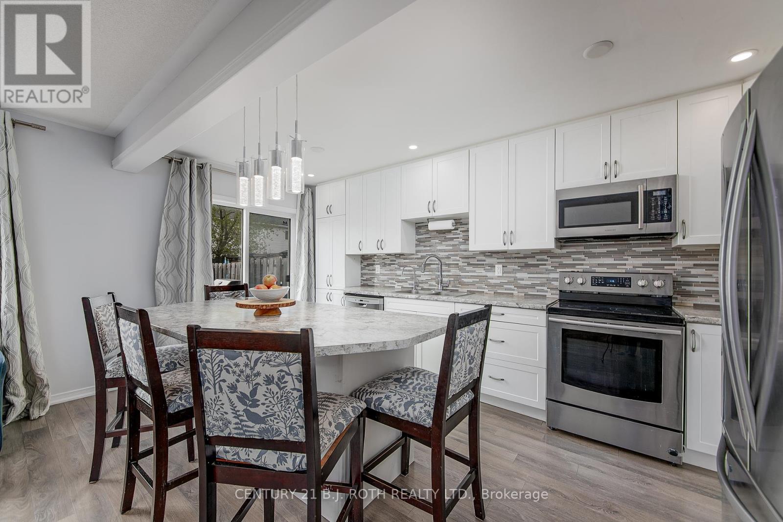 123 Stonemount Crescent, Essa, Ontario  L0M 1B4 - Photo 9 - N12209388
