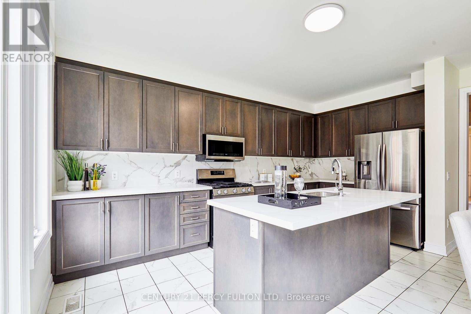 23 Bruce Welch Avenue, Georgina, Ontario  L4P 0J1 - Photo 11 - N12209396