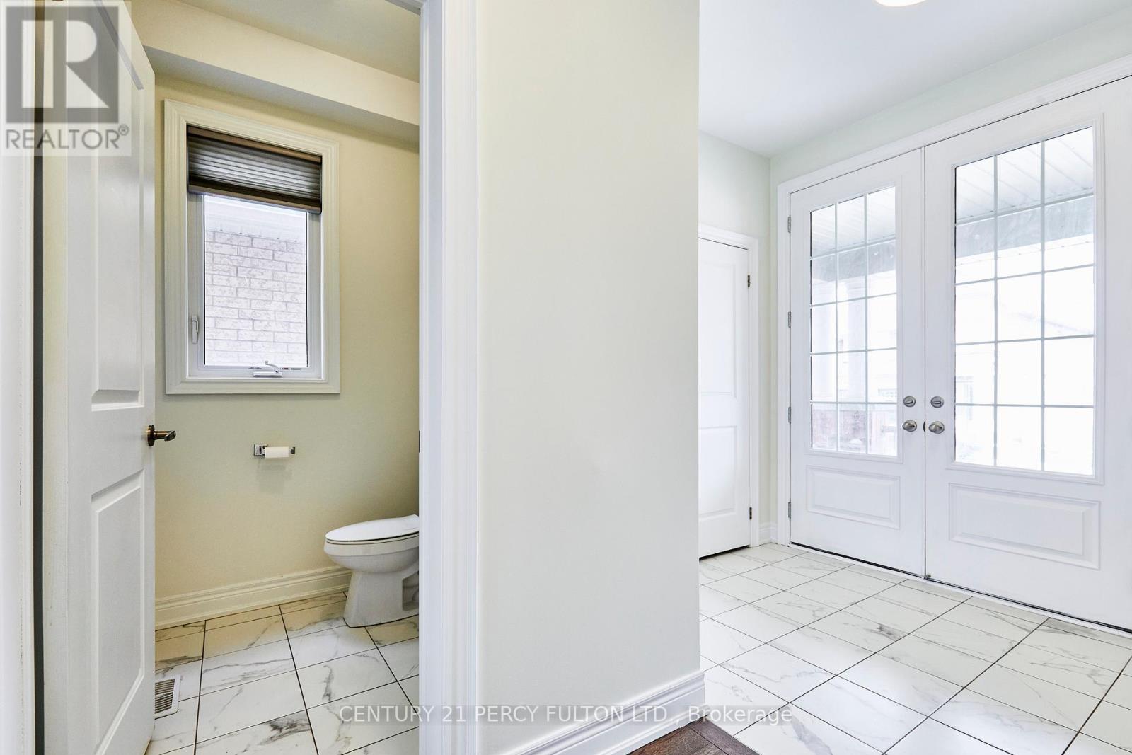 23 Bruce Welch Avenue, Georgina, Ontario  L4P 0J1 - Photo 3 - N12209396