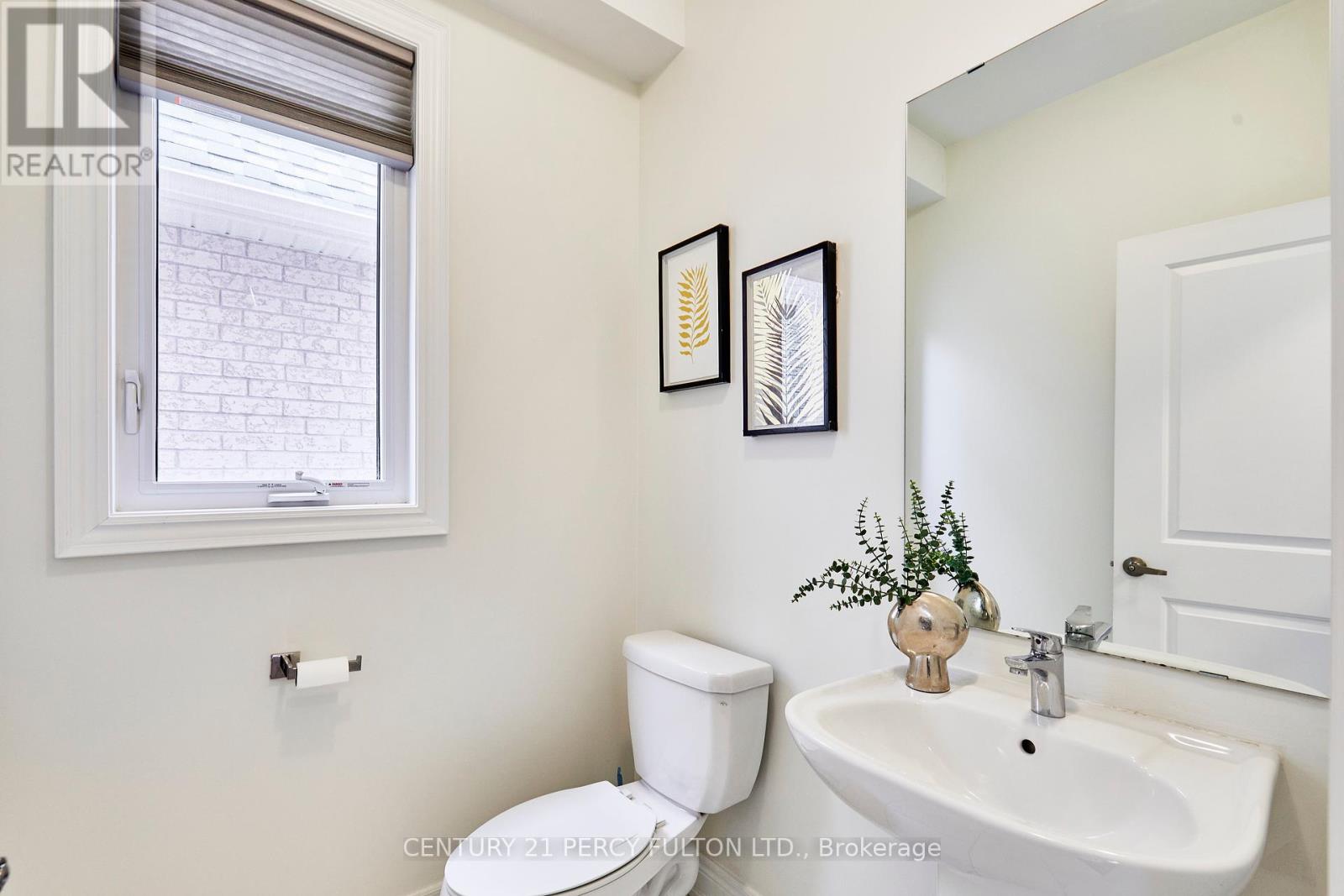 23 Bruce Welch Avenue, Georgina, Ontario  L4P 0J1 - Photo 4 - N12209396