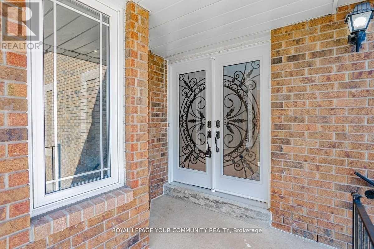 26 Millcroft Way, Vaughan, Ontario  L4J 6P1 - Photo 3 - N12209400