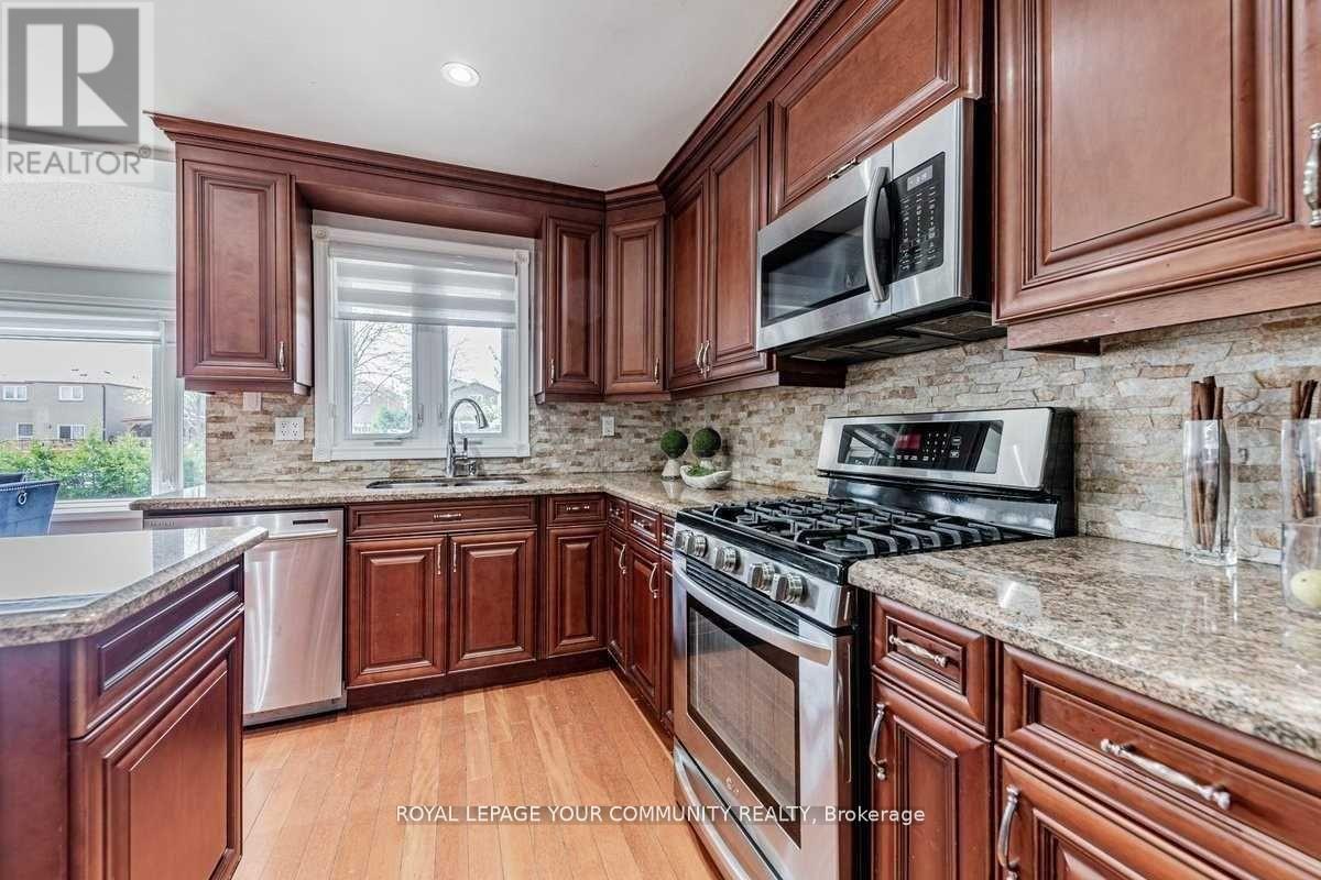 26 Millcroft Way, Vaughan, Ontario  L4J 6P1 - Photo 9 - N12209400
