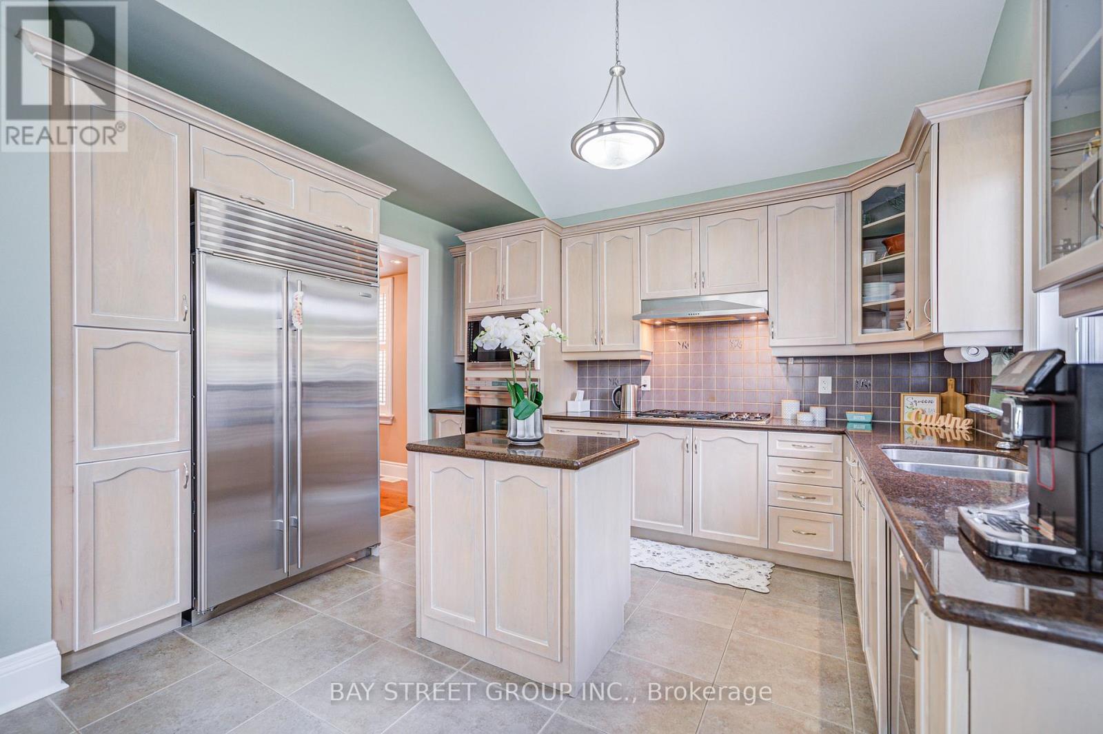 243 Israel Zilber Drive, Vaughan, Ontario  L6A 0L5 - Photo 10 - N12209437