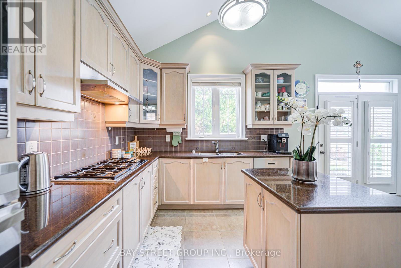 243 Israel Zilber Drive, Vaughan, Ontario  L6A 0L5 - Photo 11 - N12209437